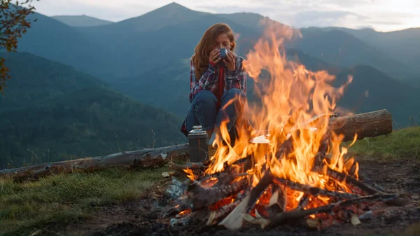 Closeup Relaxed Woman Camping Nature Beautiful Tourist Look Bonfire Mountains — Fotografia de Stock