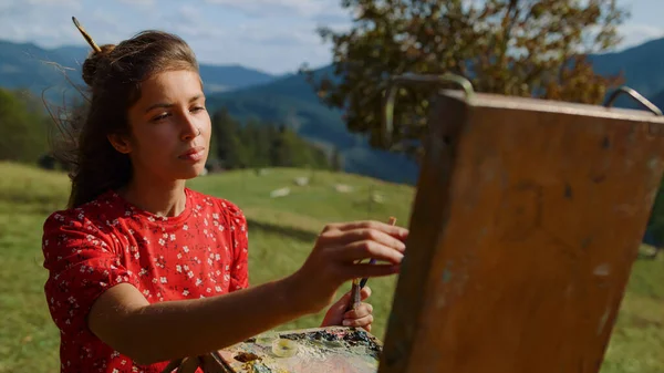 Portrait Focused Girl Painter Making Brush Stroke Easel Summer Day — Stockfoto