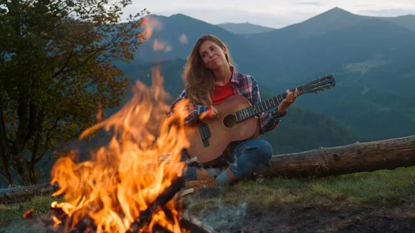 Smiling Woman Play Guitar Mountains Closeup Happy Camper Relax Green — Fotografia de Stock