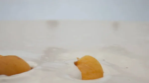 Makroutsikt Falle Saftig Aprikos Fersk Økologisk Yoghurt Supersakte Film Gule – stockfoto