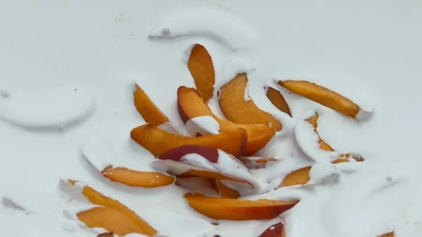 Frisk Naturlig Yoghurt Med Modne Stykker Søt Aprikosbakgrunn Juicy Skivet – stockfoto