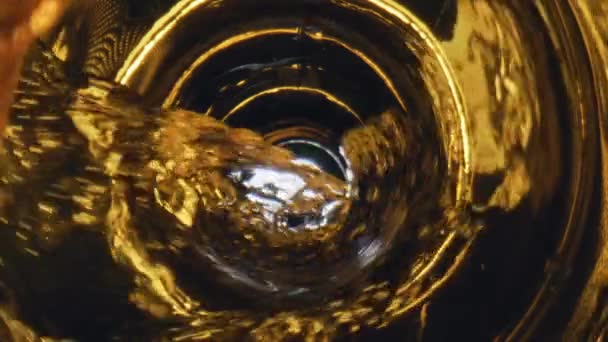 Glass Ipa Fylla Super Slow Motion Kolsyrad Alkoholhaltig Dryck Häller — Stockvideo
