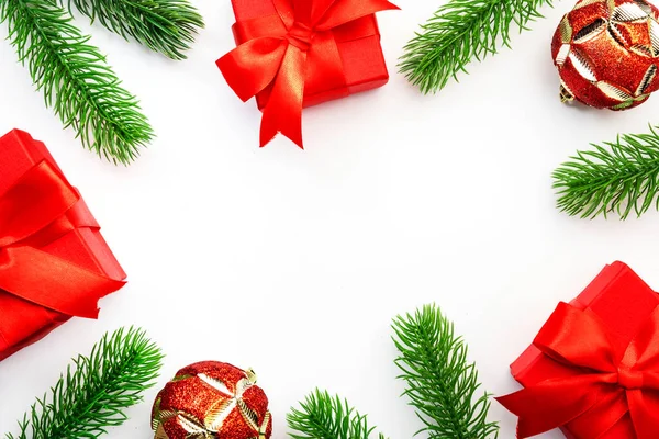 Fundo Natal Ano Novo Branco Com Caixas Presente Vermelhas Bolas — Fotografia de Stock