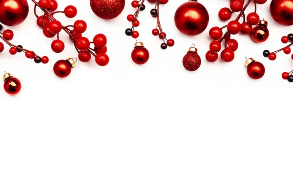 Fondo Blanco Navidad Año Nuevo Con Bolas Bayas Rojas Navidad —  Fotos de Stock