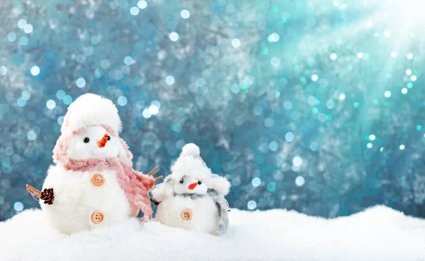 Natale Capodanno Concetto Neve Con Due Simpatici Pupazzi Neve Cappelli — Foto Stock