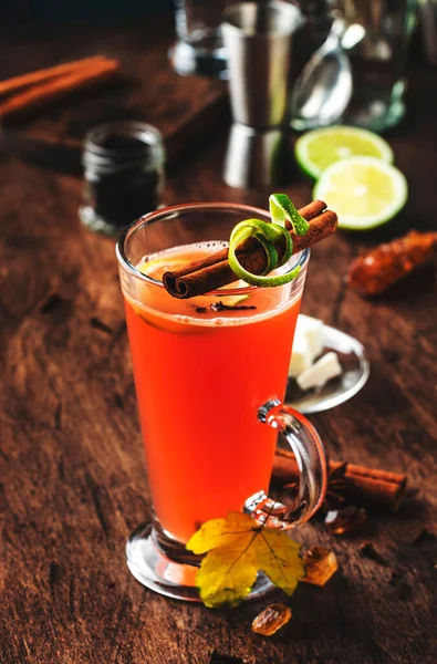 Hot Buttered Rum Winter Warming Cocktail Apple Juice Dark Rum — Stock Photo, Image