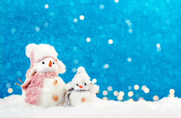 Natale Composizione Neve Con Due Simpatici Pupazzi Neve Cappelli Sciarpe — Foto Stock