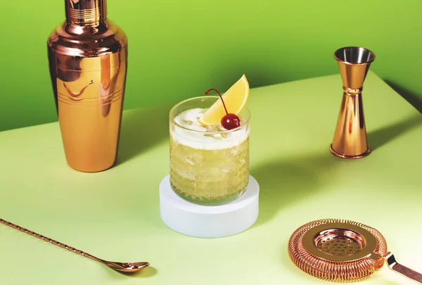 Whiskey Cocktail Alcolico Popolare Acido Con Bourbon Succo Limone Albume — Foto Stock