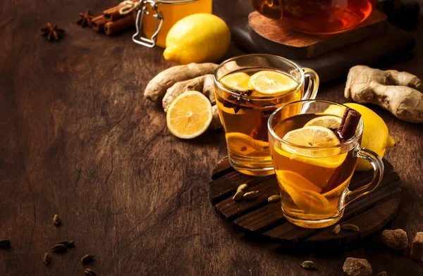 Warme Zwarte Winterthee Met Gember Honing Citroen Specerijen Immuun Booster — Stockfoto