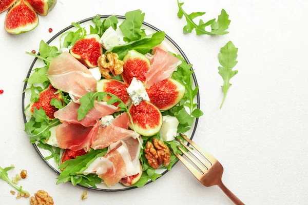 Salade Figue Fraîche Avec Prosciutto Gorgonzola Noix Roquette Sur Fond — Photo