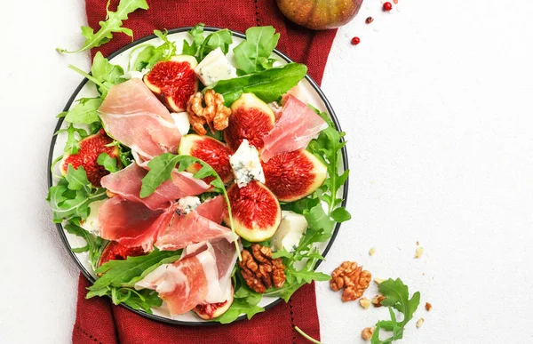 Fresh Fig Salad Prosciutto Gorgonzola Walnuts Arugula White Kitchen Table — Stock Fotó