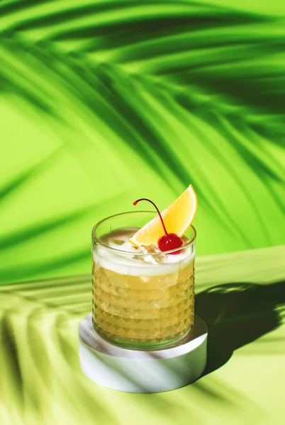 Віскі Кислий Модний Алкогольний Коктейль Бурбоном Лимонним Соком Яєчним Білим — стокове фото