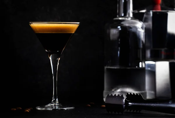 Espresso Martini Cocktail Vodka Coffee Liqueur Syrup Ice Dark Bar — Foto Stock
