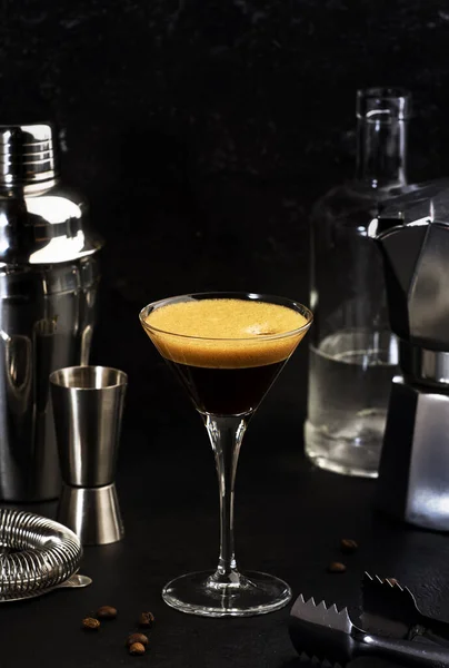 Espresso Martini Cocktail Com Vodka Licor Café Xarope Gelo Fundo — Fotografia de Stock