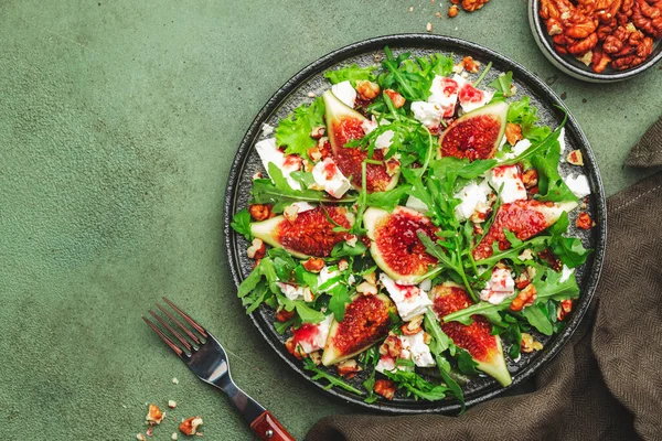 Delicious Fig Salad Goat Cheese Nuts Arugula Jam Dressing Rusty — Foto Stock