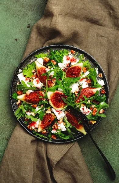 Delicious Fig Salad Goat Cheese Nuts Arugula Jam Dressing Rusty — Stock Photo, Image