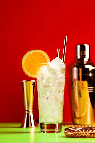 Cóctel Alcohólico Tom Collins Con Ginebra Seca Jarabe Zumo Limón — Foto de Stock