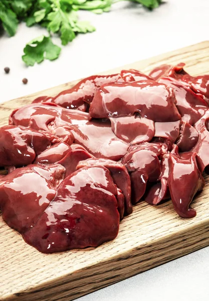 Hígado Fresco Pollo Crudo Tabla Cortar Ingredientes Para Cocinar Mesa Imagen De Stock