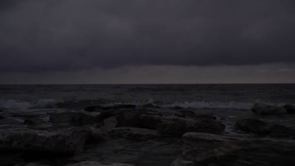 Dark evening sea and coast. Scary ocean coast at night — Stock Video