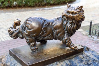 Kiev 'deki Pers kedisi Panteleimon' un bronz figürü. Tarihi yerler ve simgeler