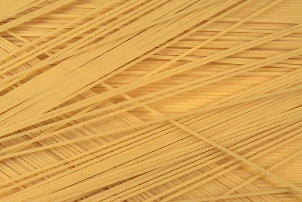 Gelbe Lange Spaghetti Nudeln Und Backwaren — Stockfoto