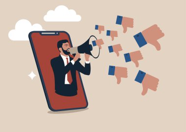 Akıllı telefondan gelen öfkeli adam megafonla bağırıyor, baş parmağıyla aşağı sembol çiziyor. İnternet düşmanı, öfkeli sosyal medya, uzak çalışma, siber zorbalık kavramından hoşlanmayan veya olumsuz geri bildirim.
