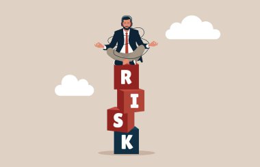 Girişimci yatırımcı sakince RISK sözcüğüyle meditasyon yapıyor. Yatırım, süreç veya güvenlik, güvenli kazanç ve zarar hazırlıklarında para kaybetme, kontrol veya değerlendirmesi.