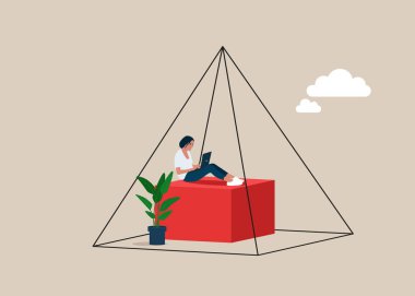 İş kadını ya da ofis çalışanı, dizüstü bilgisayarla çalışan, piramidin içinde oturan içe dönük kadına sunum yapan. Düz vektör illüstrasyonu. 