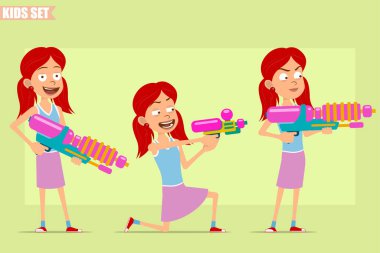 Çizgi film düz komik, kızıl saçlı, mor etekli kız karakteri. Çocuk ayakta duruyor ve büyük su tabancası ve tabancayla ateş ediyor. Animasyon için hazır. Yeşil arka planda izole edilmiş. Vektör seti.