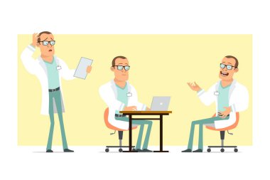 Çizgi film düz komik güçlü doktor karakteri beyaz üniformalı ve gözlüklü. Çocuk not okuyor ve dizüstü bilgisayarla çalışıyor. Animasyon için hazır. Sarı arka planda izole edilmiş. Vektör seti.