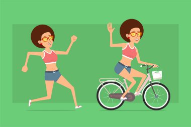 Çizgi film düz komik spor kadın karakter gömlek, kot şort ve güneş gözlüğü. Animasyon için hazır. Kız koşuyor ve bisiklete biniyor. Yeşil arka planda izole edilmiş. Vektör seti.