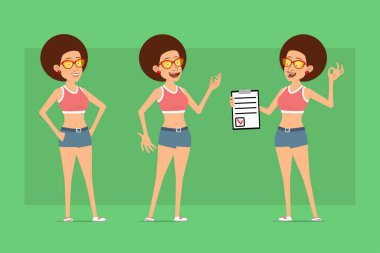 Çizgi film düz komik spor kadın karakter gömlek, kot şort ve güneş gözlüğü. Animasyon için hazır. Kız pozu, yapılacaklar listesi ve tamam işareti. Yeşil arka planda izole edilmiş. Vektör seti.