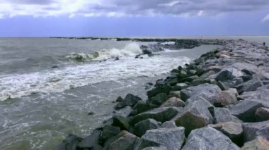 Bistroe kanalının koruyucu barajı..