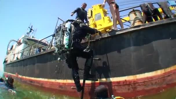 Technical Diver Rebreather Climbs Ladder Ship — Stockvideo