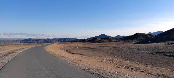 Chilik şehrinden Charyn Kanyonu 'na uzanan Charyn turizm rotası, Kazakistan' daki ilham verici manzaralardan geçiyor. 
