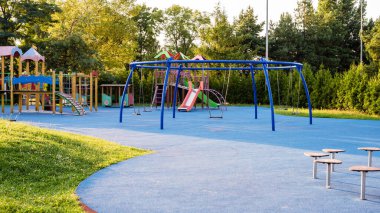 Çocukların renkli oyun parkı. Sancak uzunluğu biçimi