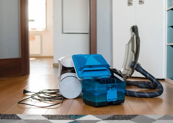 Washing Vacuum Cleaner Stands Center Room Cleaning Vacuum Cleaner Tank — Stock Photo, Image