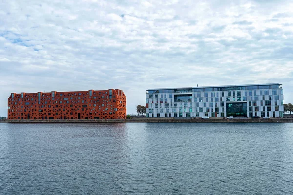 코펜하겐 덴마크 2021 덴마크 코펜하겐만에 아름다운 현대식 건물들 — 스톡 사진