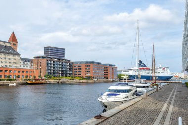 Kopenhag 'da. Danimarka. 15 yıl. Eylül. 2021 yılı. Kopenhag limanındaki DFDS hattının Crown Seaways 'i. Nakliye aracı. Gemiler. Seyahatler.