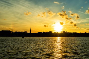 Gün batımında binaların güzel siluetleri. Kopenhag 'da. Danimarka. Avrupa mimarisi. Mimari.