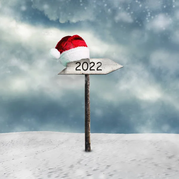 Signo Madera 2022 Sombrero Santa Claus Nieve Concepto Dirección Correcta —  Fotos de Stock
