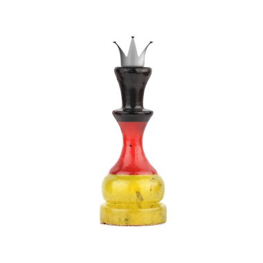 Alman Bayrağı renginde satranç kraliçesi. Beyaz arka planda izole edilmiş. Spor. Siyaset. Tasarım nesnesi.