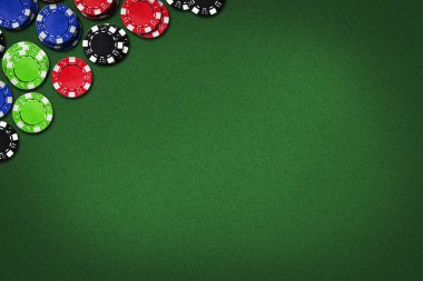 Yeşil masada poker fişleri. Üst Manzara. Uzayı kopyala. Kumar konsepti. Arkaplan.