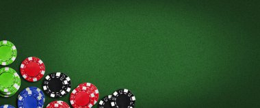 Yeşil poker arkaplanda poker fişleri. Anlaşıldı. Mesaj için yer. Vignette. Kumar bayrağı. Kağıt oynuyorum. Arkaplan.