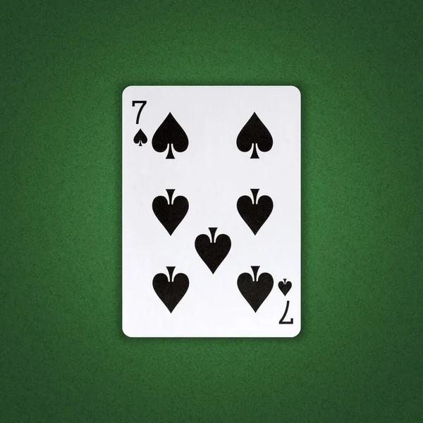 Sedm Piky Zeleném Pokerovém Pozadí Hazard Hrací Karty Pozadí — Stock fotografie