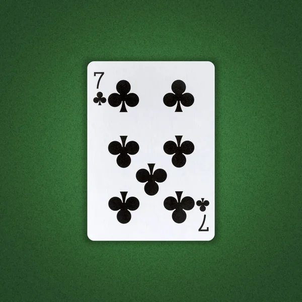 Sieben Clubs Auf Grünem Pokerhintergrund Glücksspiel Spielkarten Hintergrund — Stockfoto