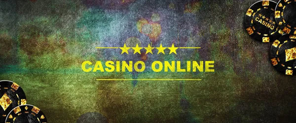 赌场在线 老旧的扑克片在一个发牢骚的绿色扑克背景上 复制空间 文字的位置 维吉特甘伯横幅 — 图库照片