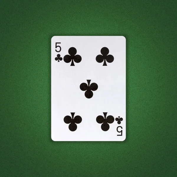 Fünf Clubs Auf Grünem Pokerhintergrund Glücksspiel Spielkarten Hintergrund — Stockfoto