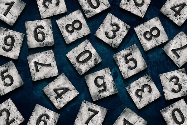 Numéros Différents Sur Fond Bleu Foncé Alphabet Sur Blocs Pierre — Photo