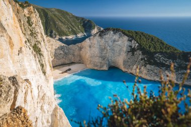 Navagio, Batık Gemi, hatta Zakynthos kaçakçı koyları bile Zakynthos sahillerinin en meşhurudur..